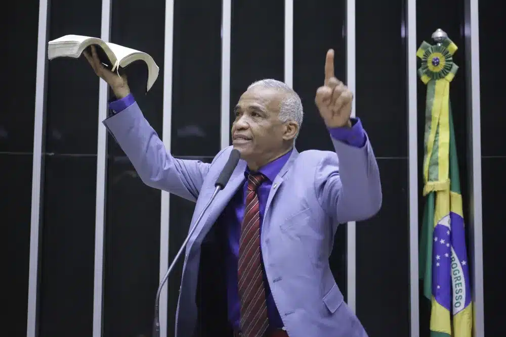 Pastor "ex-gay" quer dia do orgulho hetero no Brasil