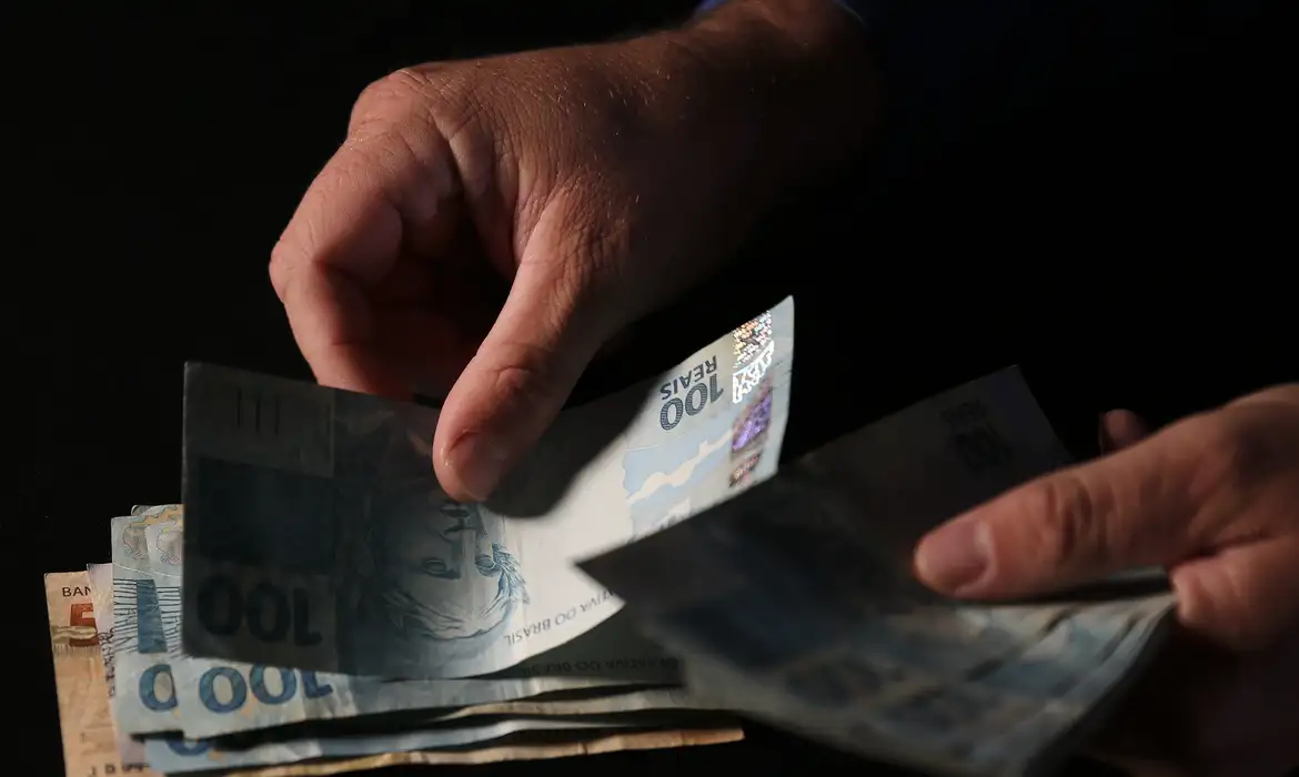 Auxílio-alimentação de servidores públicos federais sobe para R$ 1.192