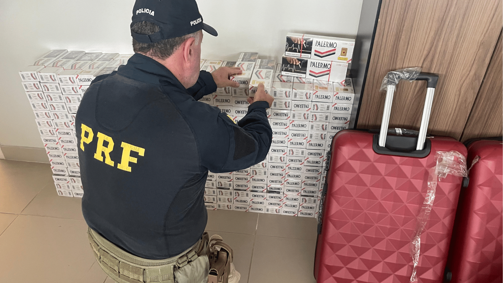 PRF prende contrabandista de cigarros em Pelotas. Foto: Divulgação/PRF.