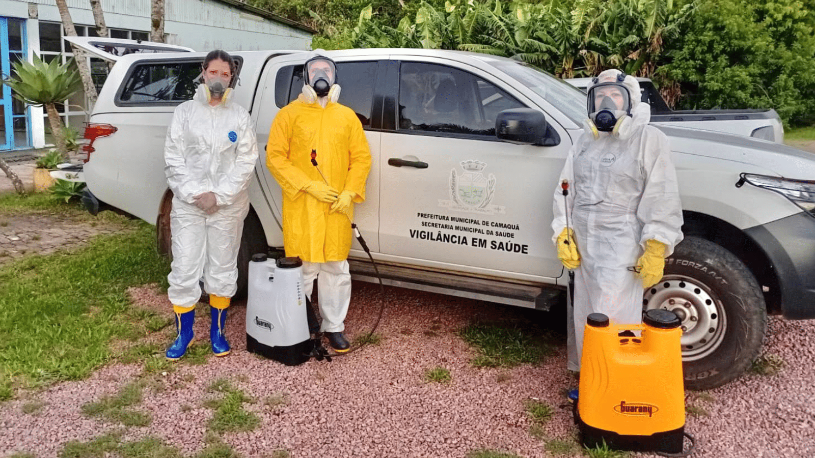 Programa municipal aplica inseticida em pontos estratégicos para combater mosquito da dengue em Camaquã. Foto: Divulgação/Prefeitura de Camaquã.