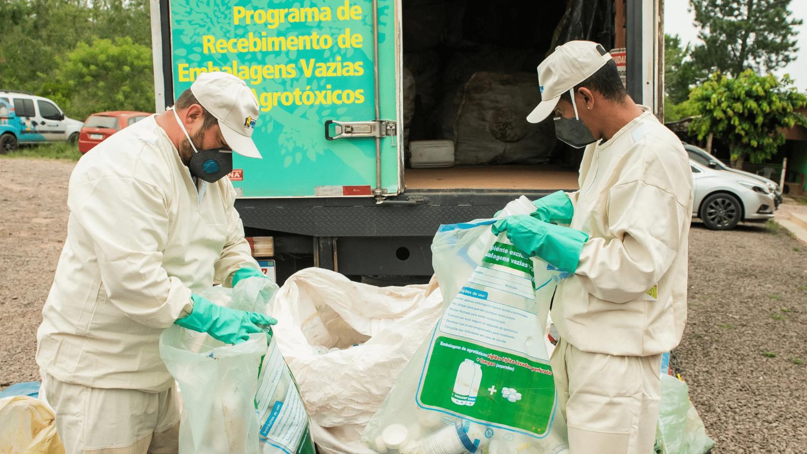 Programa de logística reversa recolhe embalagens de agrotóxicos usadas na produção de tabaco. Foto: SindiTabaco/Divulgação.