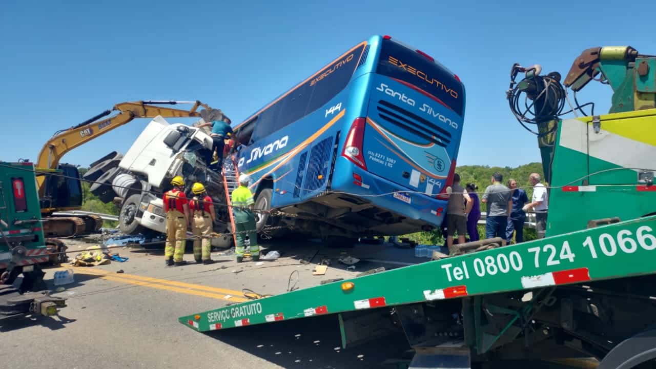 Acidente com ônibus rumo a São Lourenço do Sul deixa seis mortos. Foto: Divulgação/Ecovias Sul.