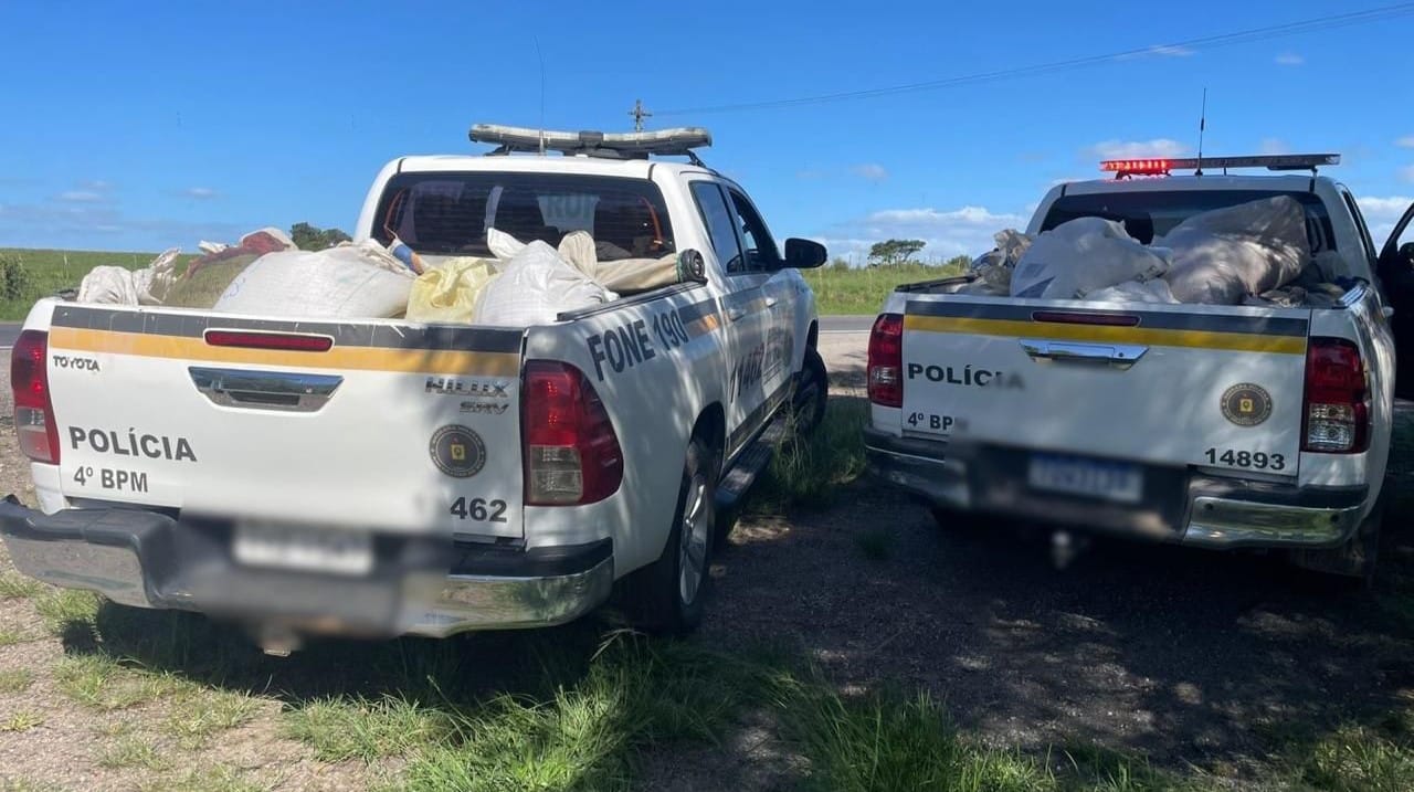 Canguçu: homem tenta levar carga de caminhão tombado e acaba preso