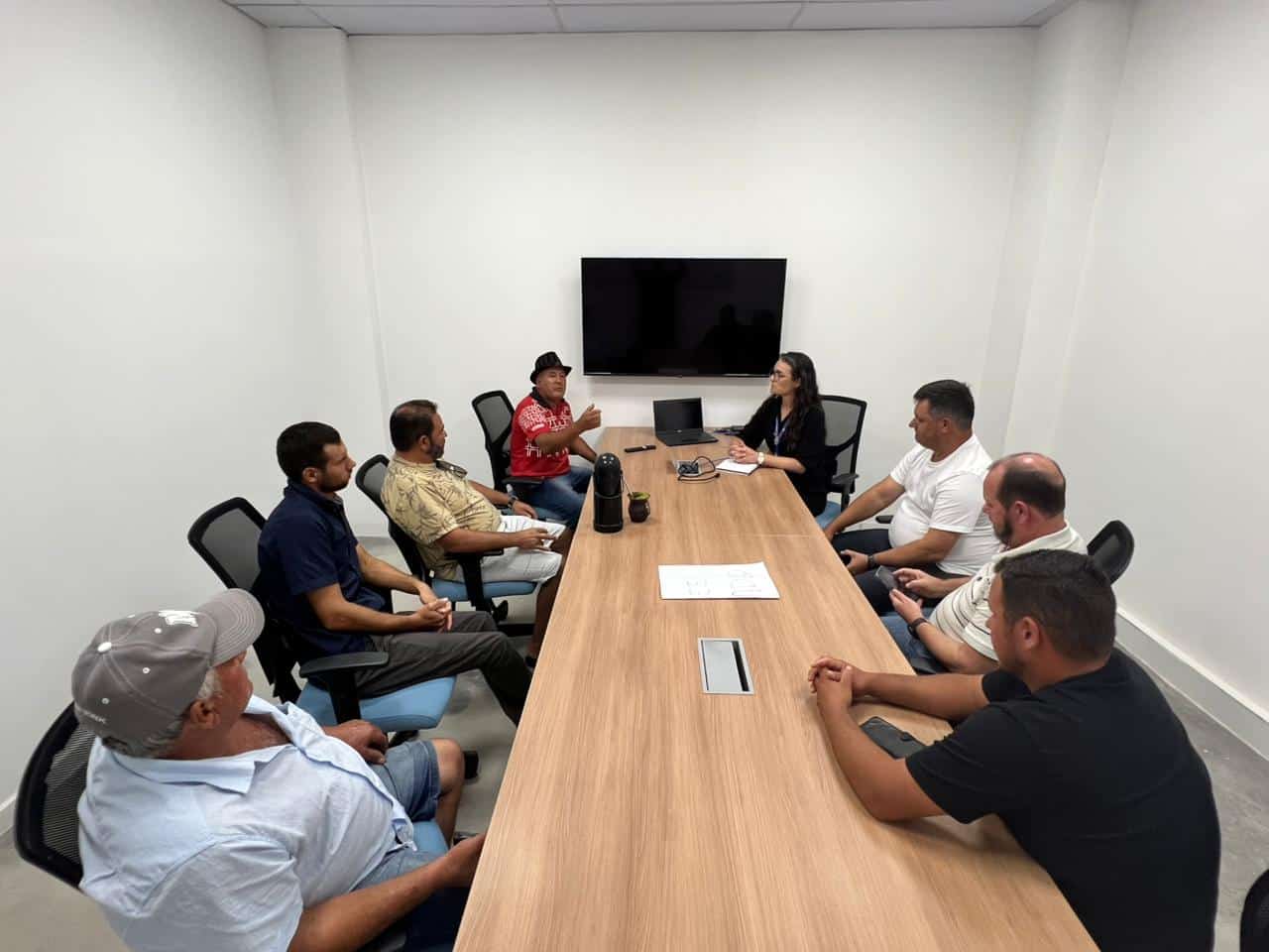 Vereadores e moradores protestam contra falhas no fornecimento de energia em Amaral Ferrador. Foto: Divulgação