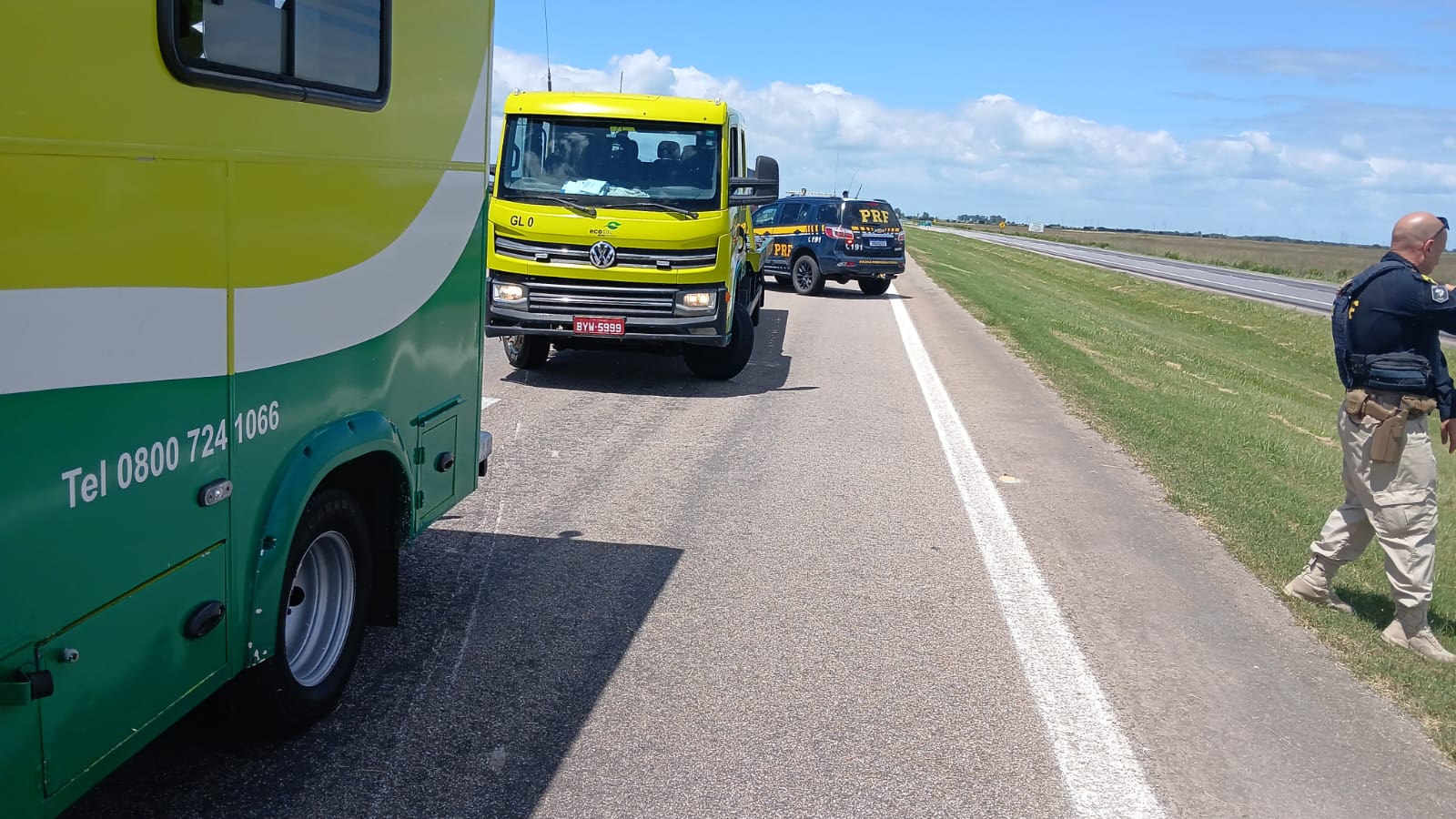 Queda de moto deixa dois feridos na BR-392 em Rio Grande