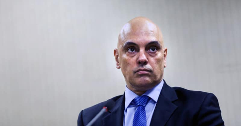 PF descobre mensagens sobre Moraes em celular de banqueiro