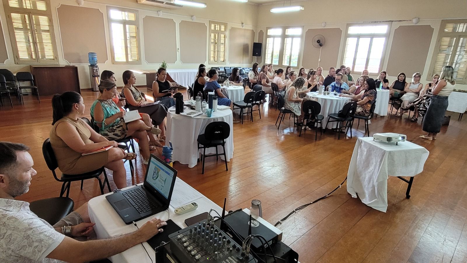 Supervisores da rede municipal de Camaquã participam de formação pedagógica