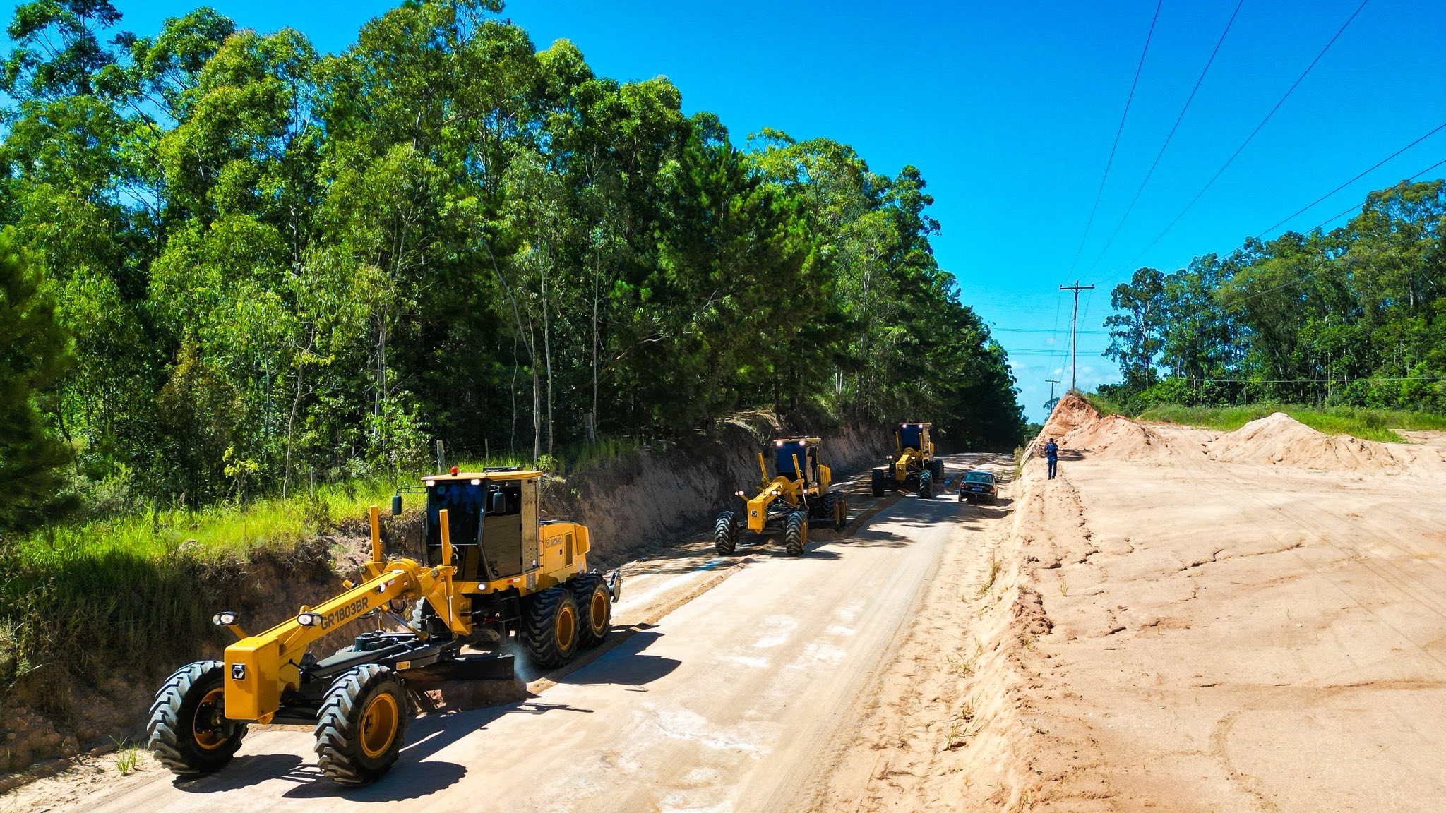 Camaquã recebe novas máquinas para estradas do interior