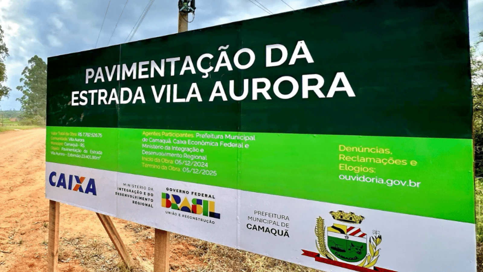 Paralisada desde outubro, obra entre Vila Aurora e CTG aguarda retomada. Imagem da placa que identifica início da obra. Foto: Divulgação/Arquivo.