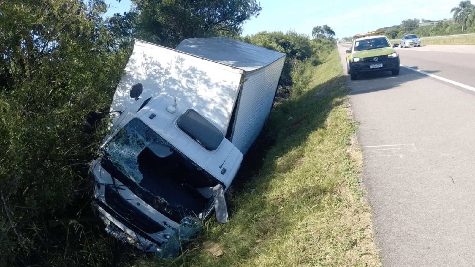 Retirada de caminhão bloqueia BR-116 em São Lourenço do Sul