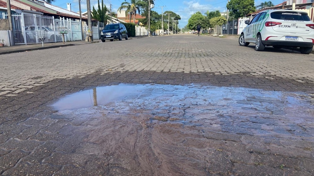 Rompimento de tubulação deixa moradores sem água no bairro Olaria