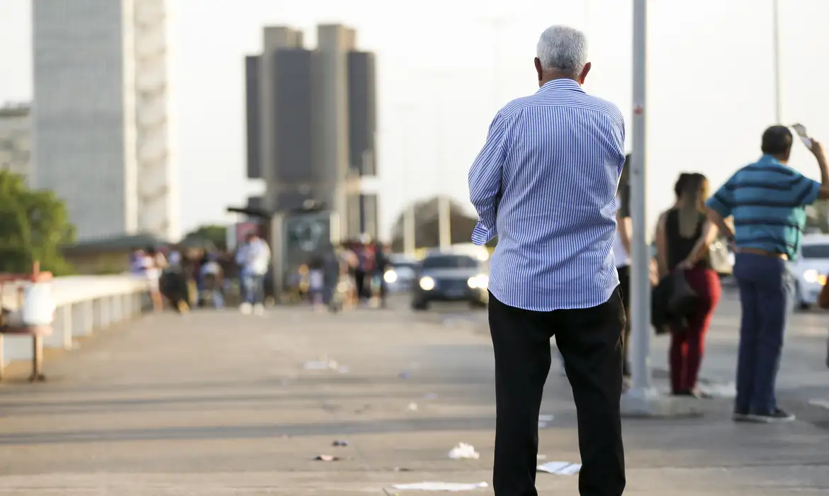 Velho demais para trabalhar? A verdade cruel sobre o etarismo