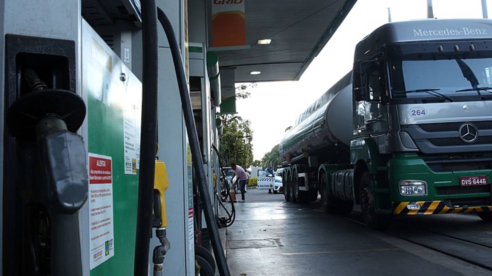 Diesel já falta em 170 cidades do RS e ameaça serviços e colheita