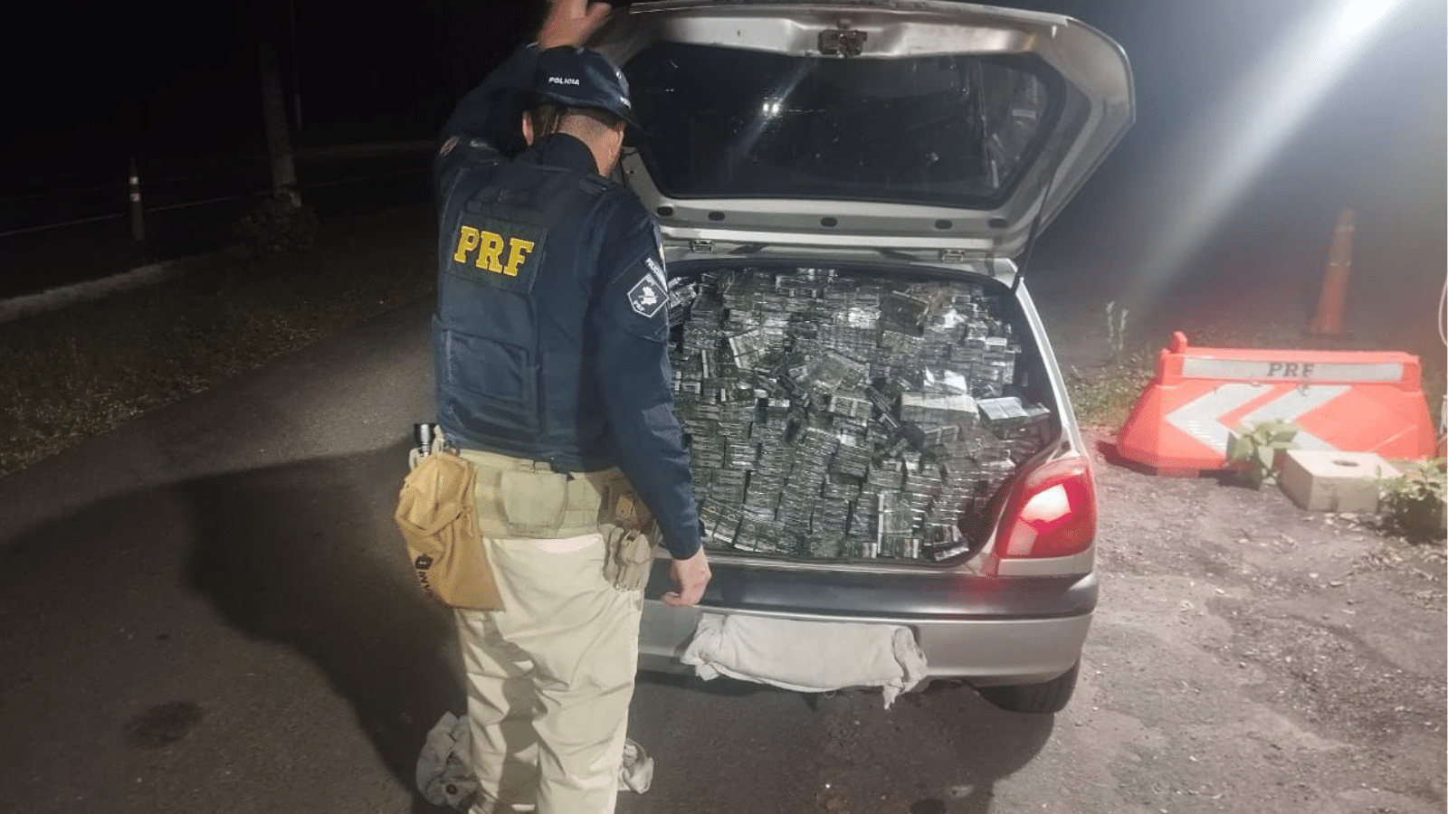 Polícia prende homem com mais de 10 mil maços de cigarros em Santiago