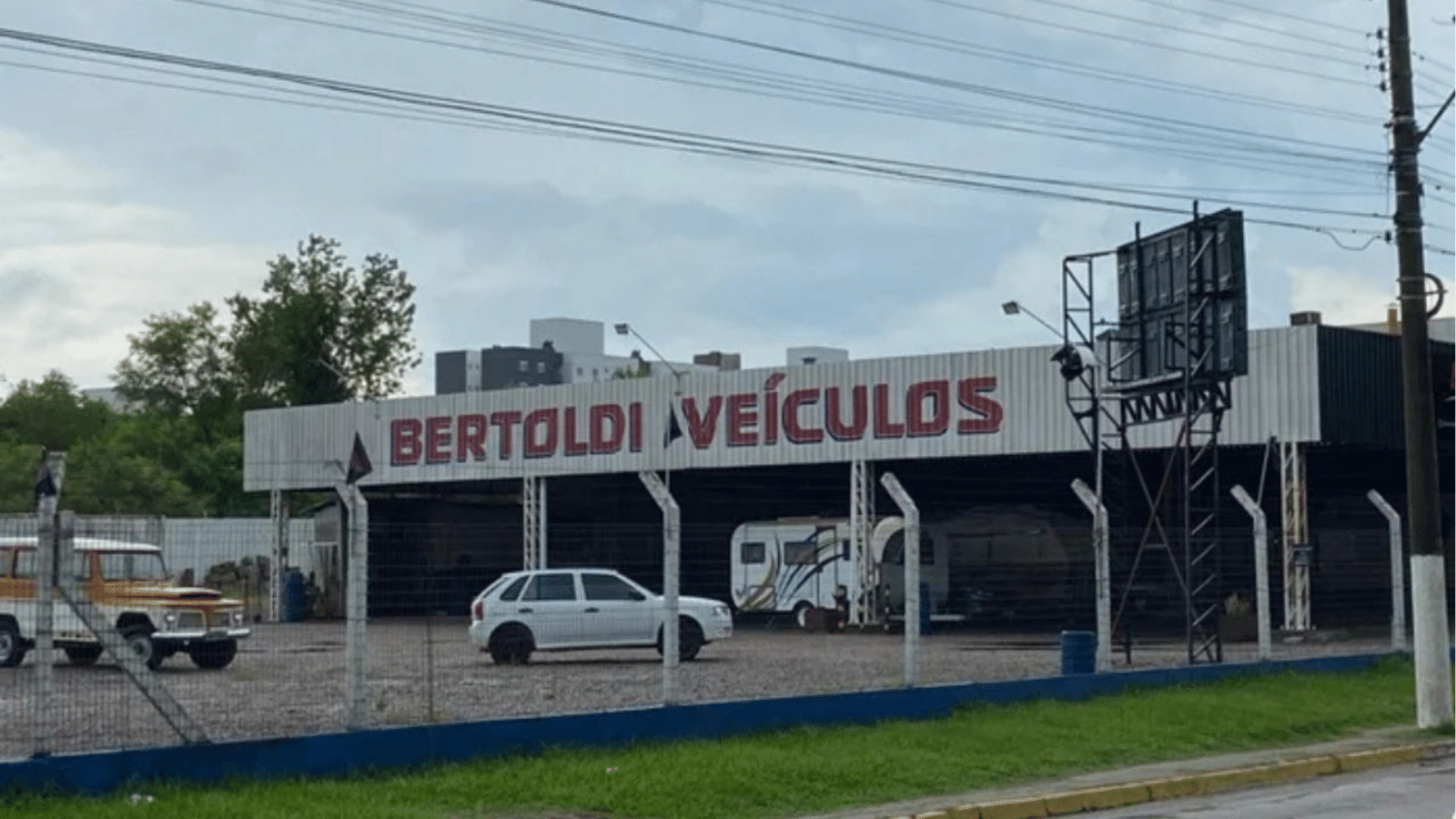 Delegado Félix Rafanhin detalha caso de golpes feitos por revenda de carros em Pelotas