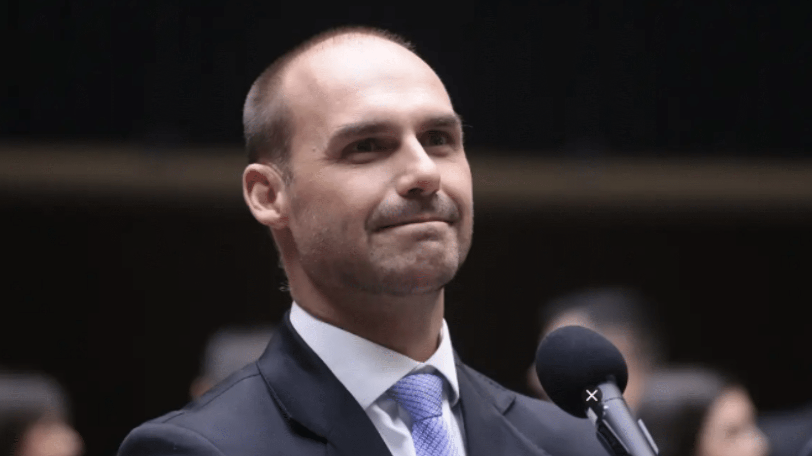 PF conclui processo e decide expulsar Eduardo Bolsonaro da corporação