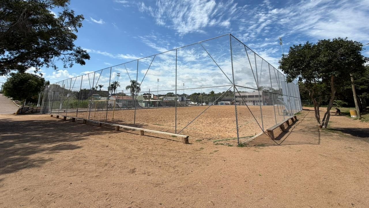 Camaquã inaugura quadras com torneio de vôlei