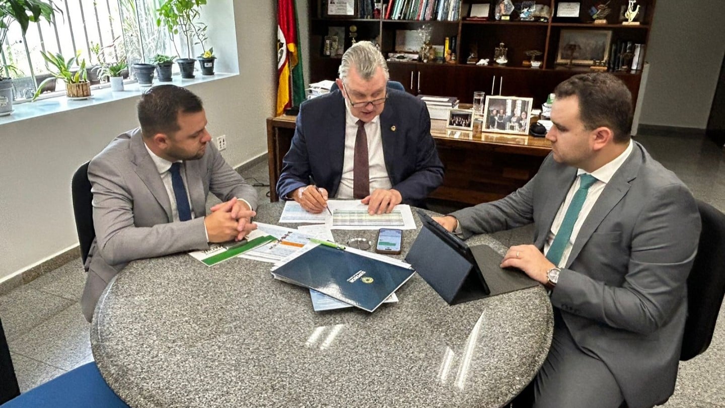 Camaquã garante R$ 3 milhões em Brasília para obras e saúde