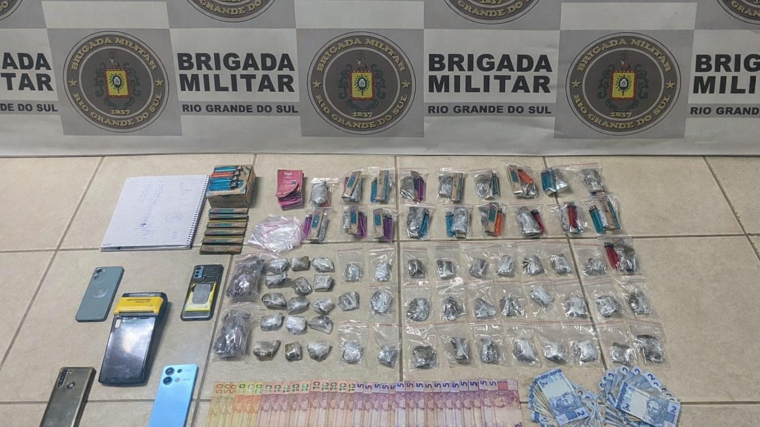 Dupla é presa com mais de um quilo de maconha em Camaquã