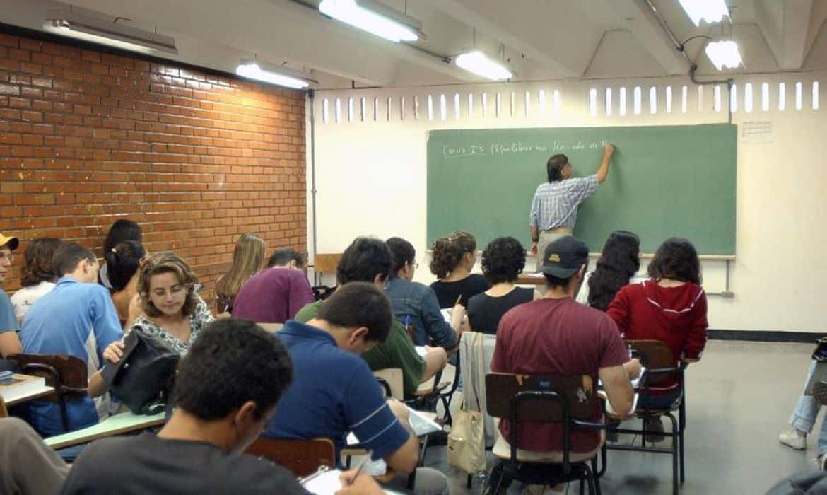 Prefeitura de São Lourenço do Sul abre vaga para professor