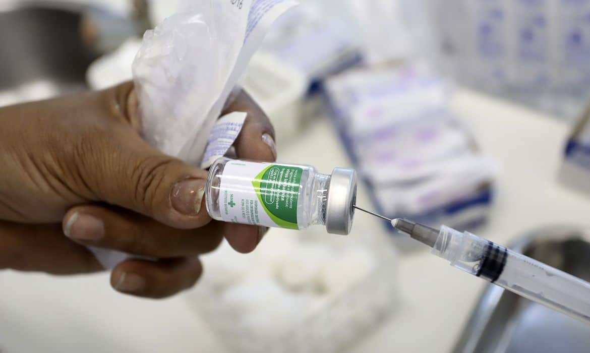 Arambaré fica sem vacinas após alta procura da população