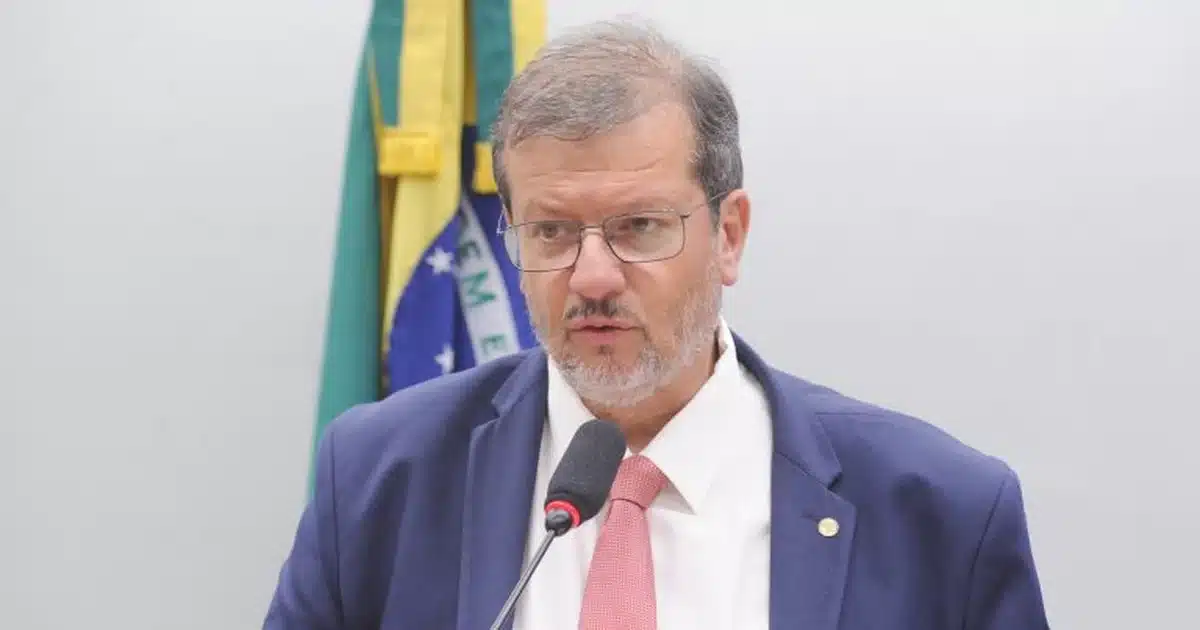 Deputado revela data para votação do fim da jornada 6x1 na Câmara