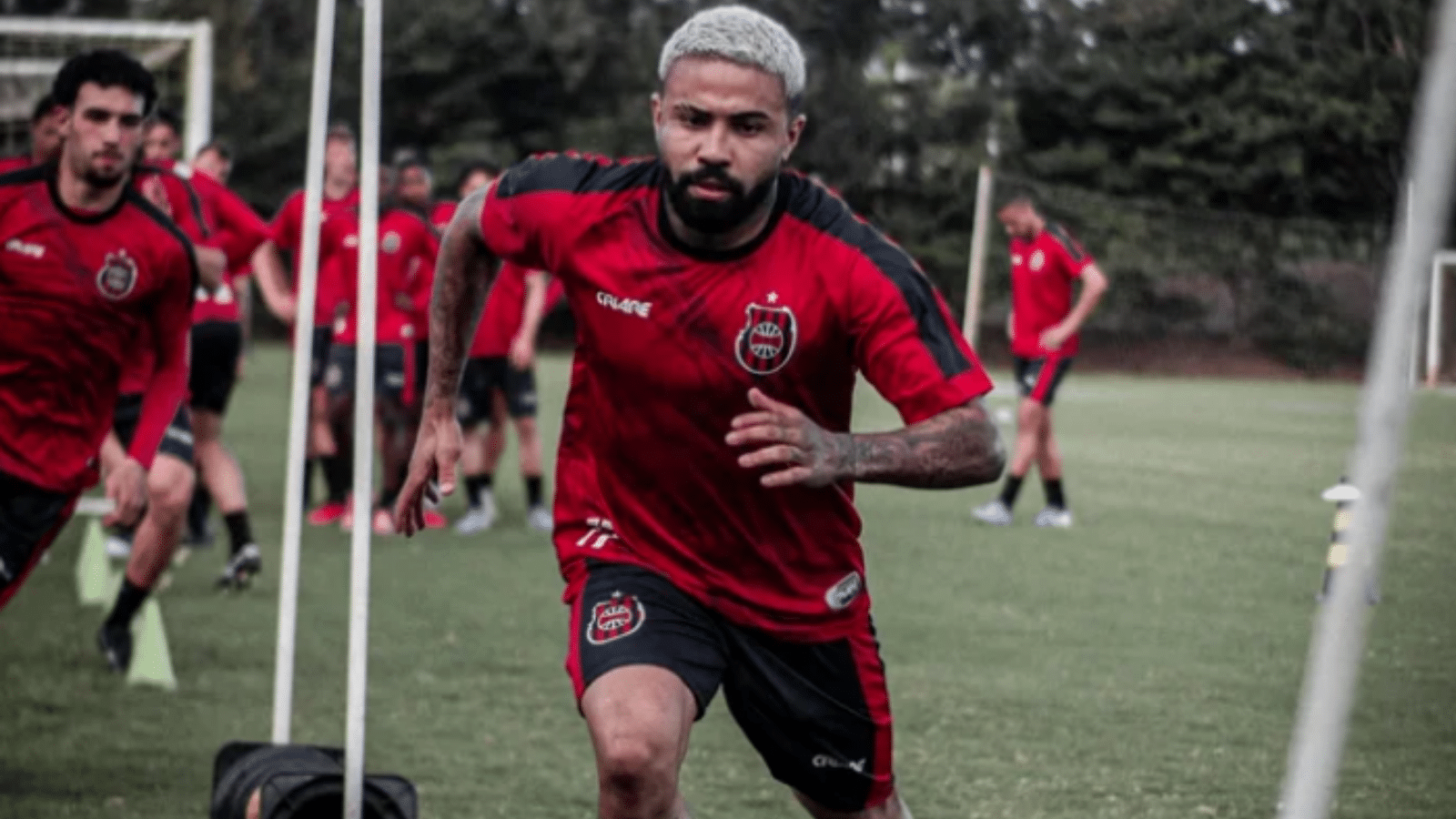 Brasil de Pelotas rescinde contrato com jogador envolvido em briga com motoboy