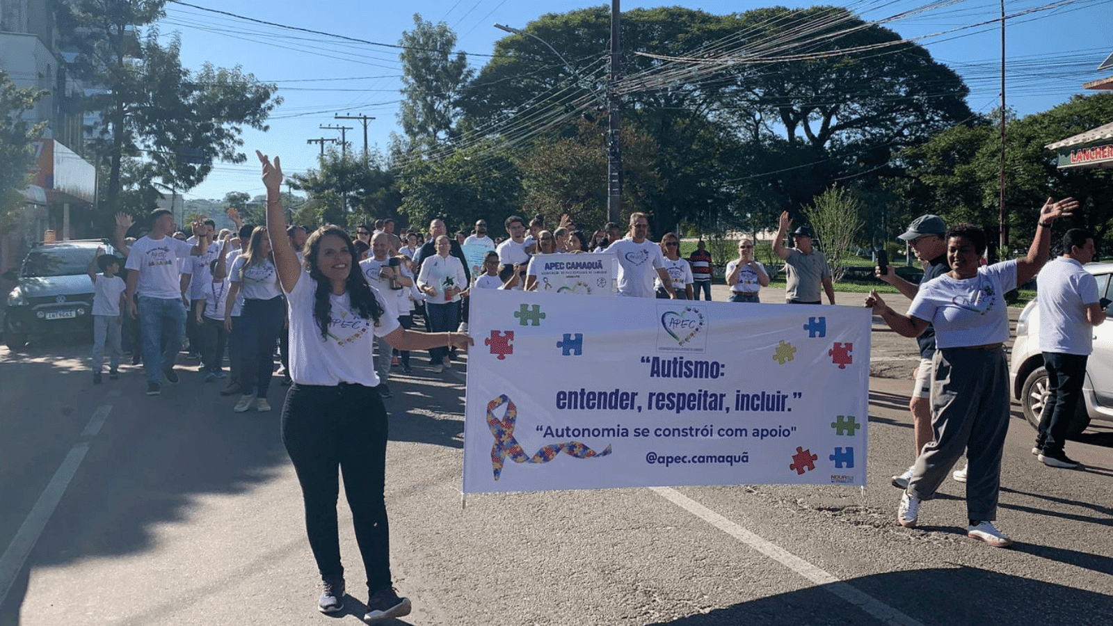 Camaquã reúne cerca de 1 mil pessoas em caminhada de conscientização ao autismo