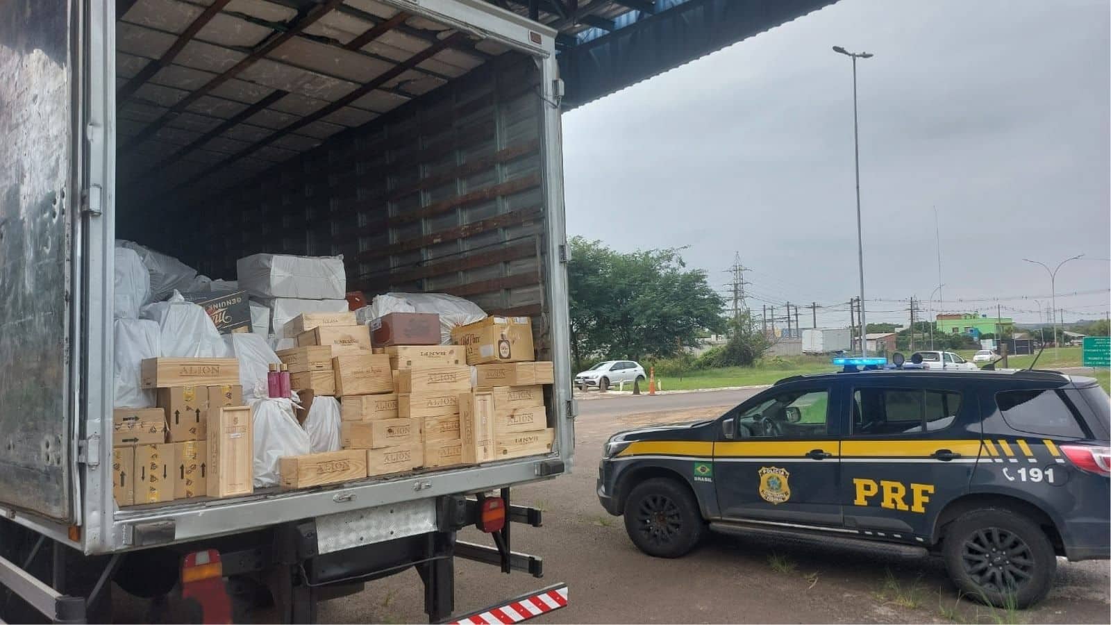 Polícia apreende carga milionária de produtos importados ilegalmente em Rosário do Sul