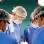 Brasil terá 1,4 milhão de médicos até 2035 e desemprego cresce, aponta SIMERS