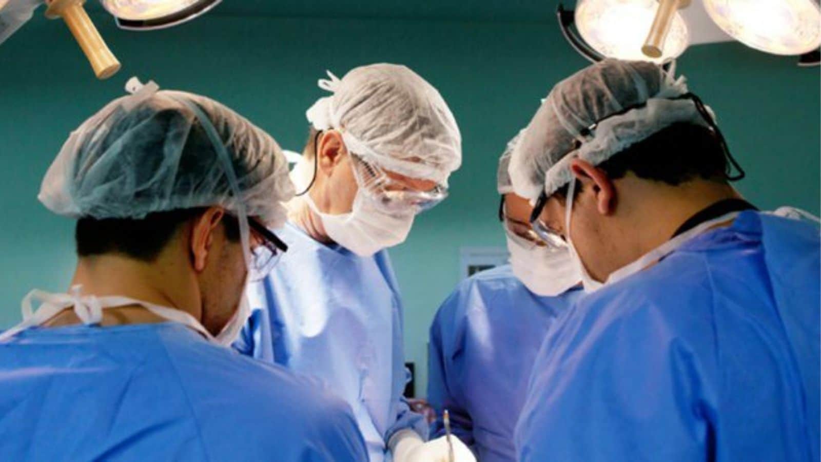 Brasil terá 1,4 milhão de médicos até 2035 e desemprego cresce, aponta SIMERS