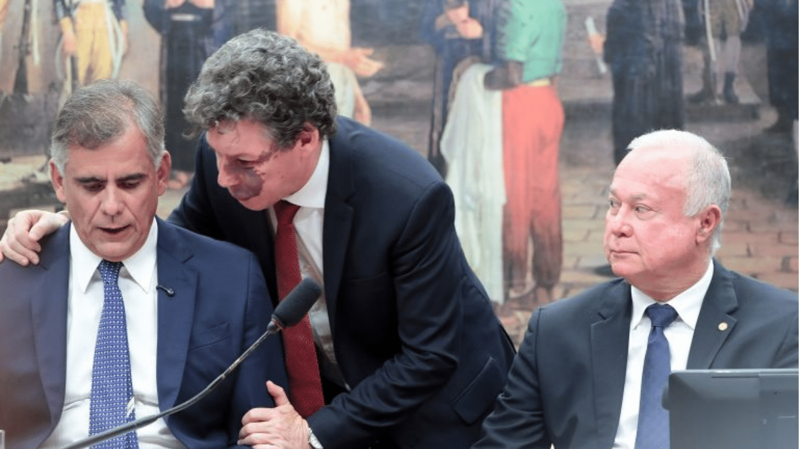 Leur Lomanto Jr; Reginaldo Lopes, autor de uma das propostas, e Paulo Azi, relator. Foto: Bruno Spada/Câmara dos Deputados