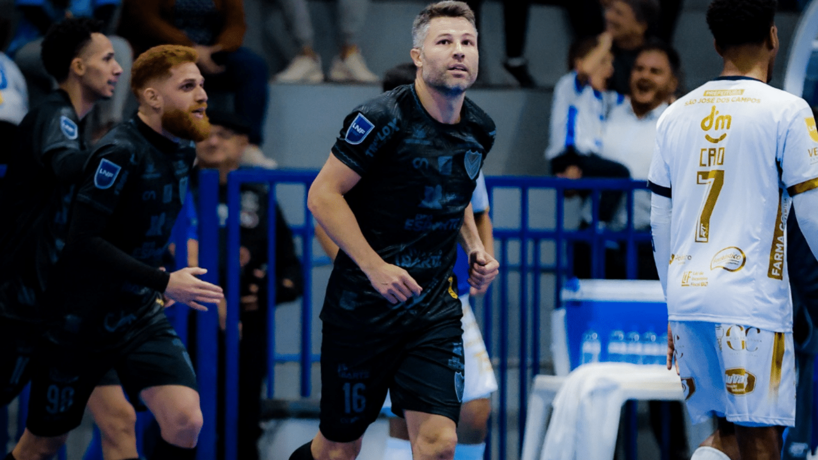 Vélez vence na estreia da Copa LNF e avança às oitavas de final