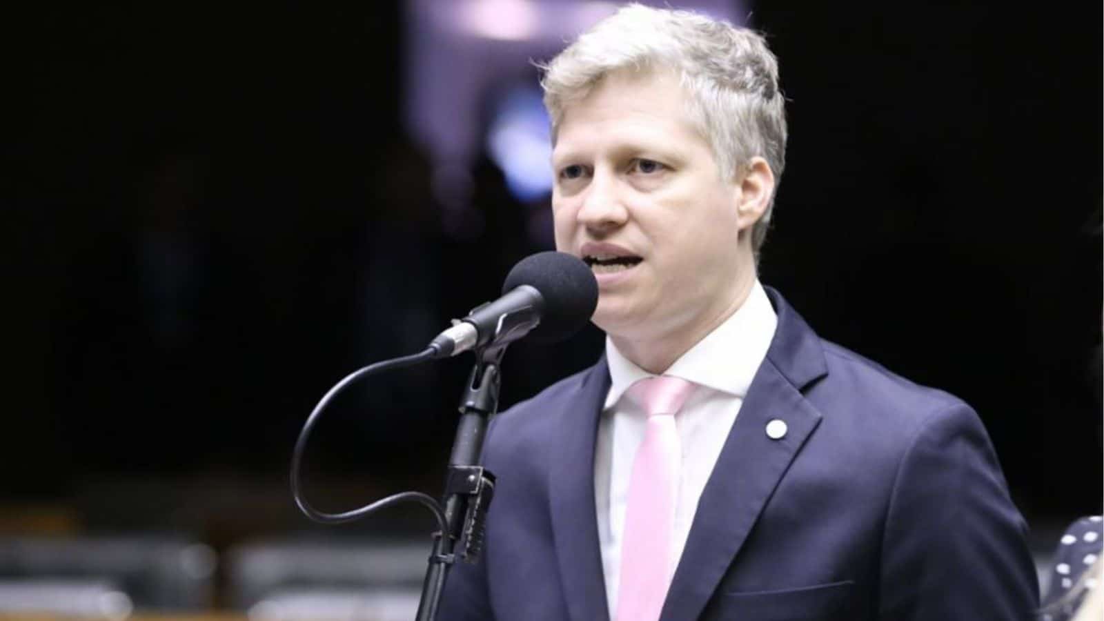 PGR denuncia Marcel van Hattem por discurso em plenário é afronta à imunidade parlamentar