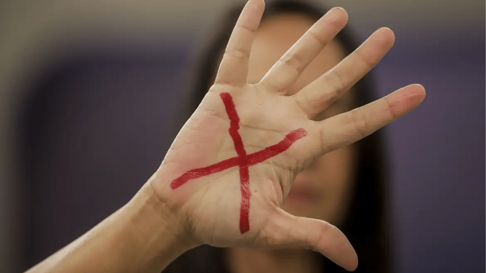 Audiência de jovem esfaqueada 15 vezes será realizada dia 15 de abril
