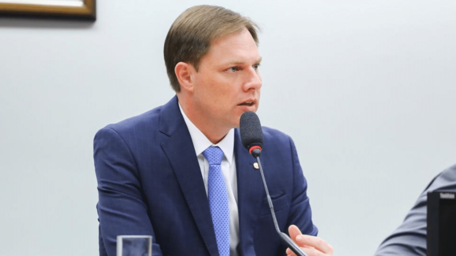 "Projeto será aprovado com tranquilidade", afirma Redecker sobre nova jornada de trabalho