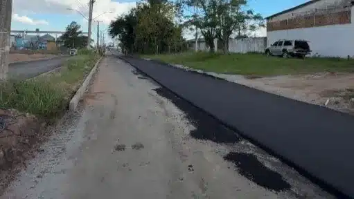 Asfalto no Distrito Industrial já atinge a Avenida Dorval Ribeiro
