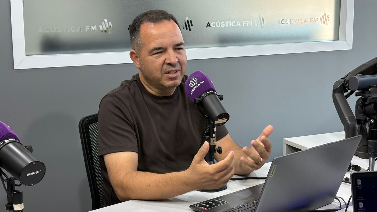 Vereador Tili conta trajetória profissional durante programa Conecta