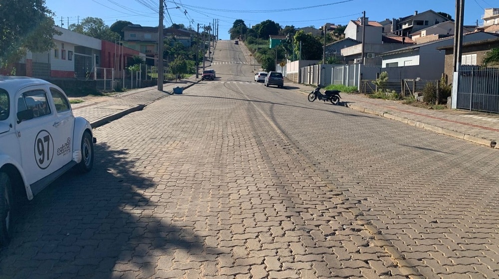 Moradores pedem redutores de velocidade em frente a escola movimentada de Camaquã