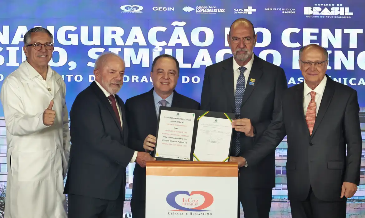 Lula sanciona marco regulatório de vacina contra o câncer