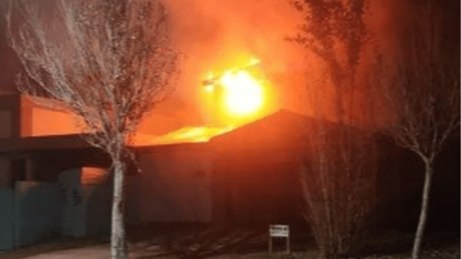 Incêndio atinge casa em condomínio de alto padrão em Pelotas