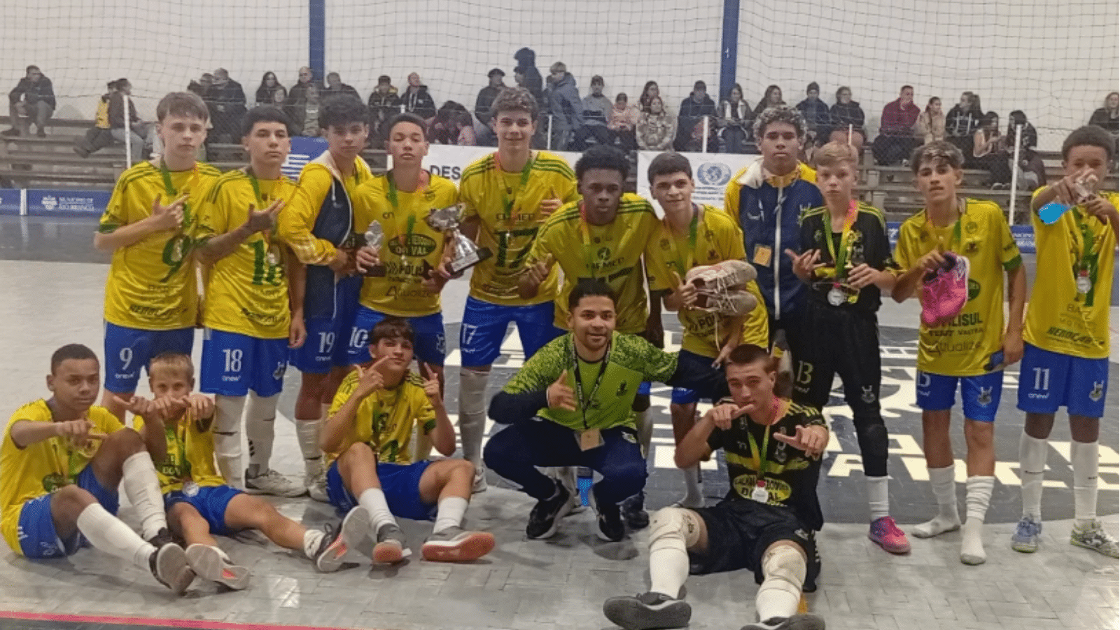 Escola Joga10 vence título inédito em torneio internacional no Uruguai