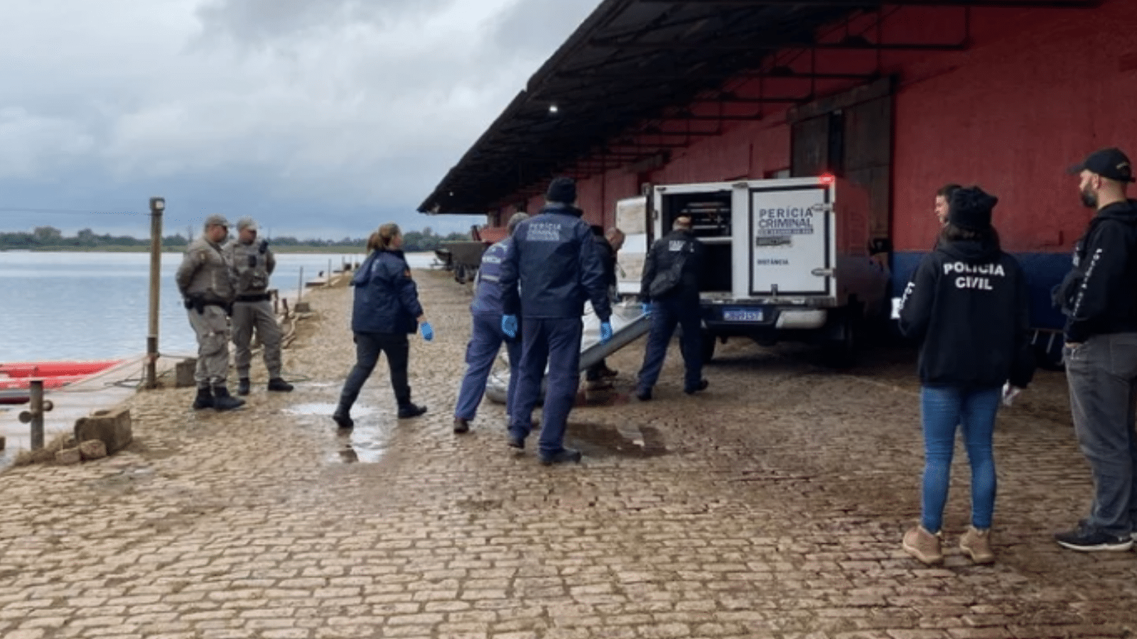 Corpo de mulher com cortes de facão é encontrado em Porto Alegre
