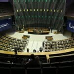 Saiba como votaram os deputados na PEC que acaba com a escala 6x1