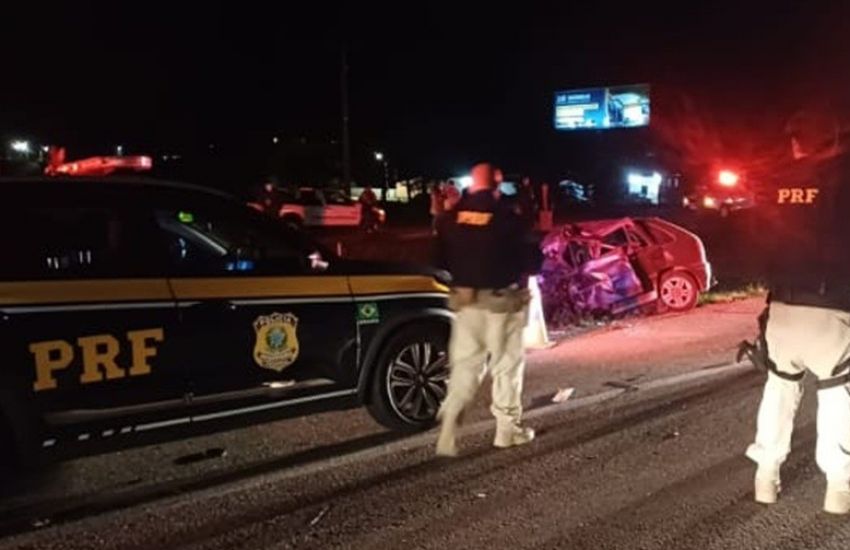 Batida frontal na BR-116 deixa um morto e um ferido
