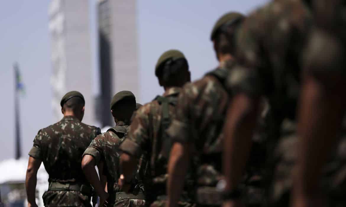 Governo do Brasil convoca jovens para alistamento