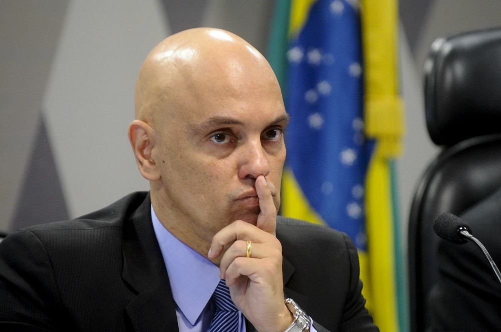 Família de Moraes vai para cima de senador e Senado reage