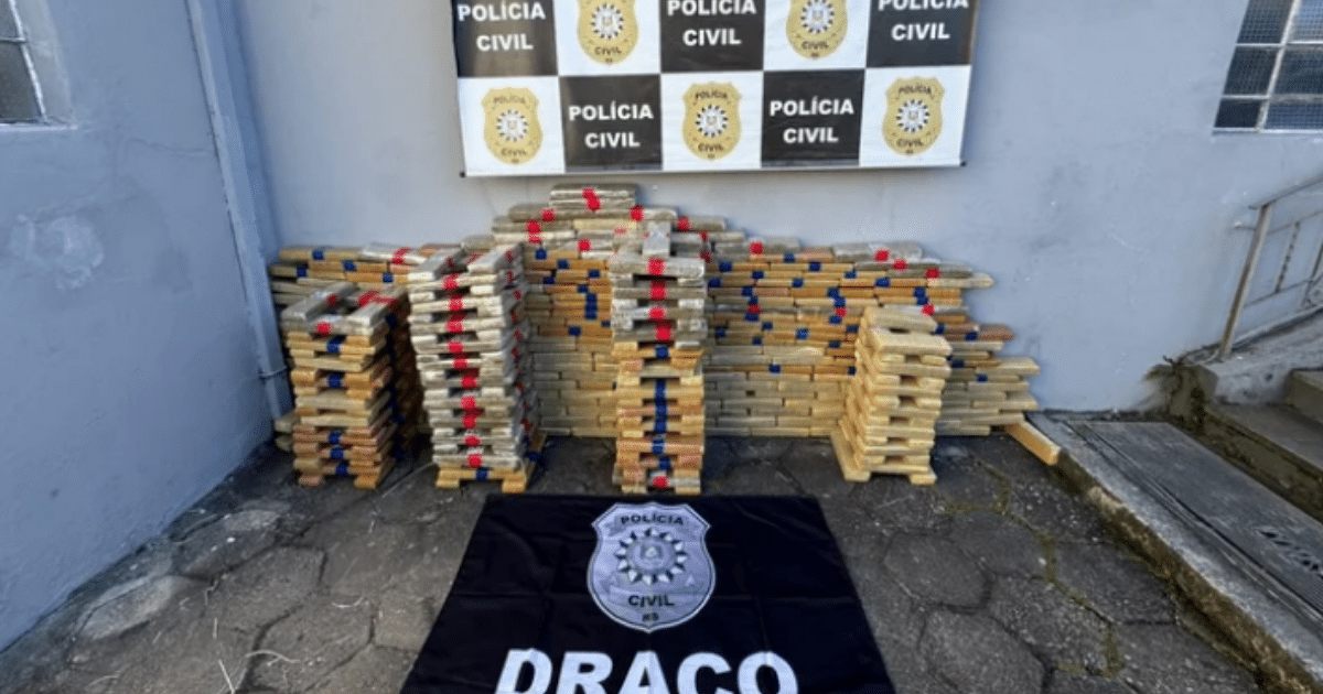 Polícia apreende 330kg de maconha no "depósito do tráfico" em Pelotas
