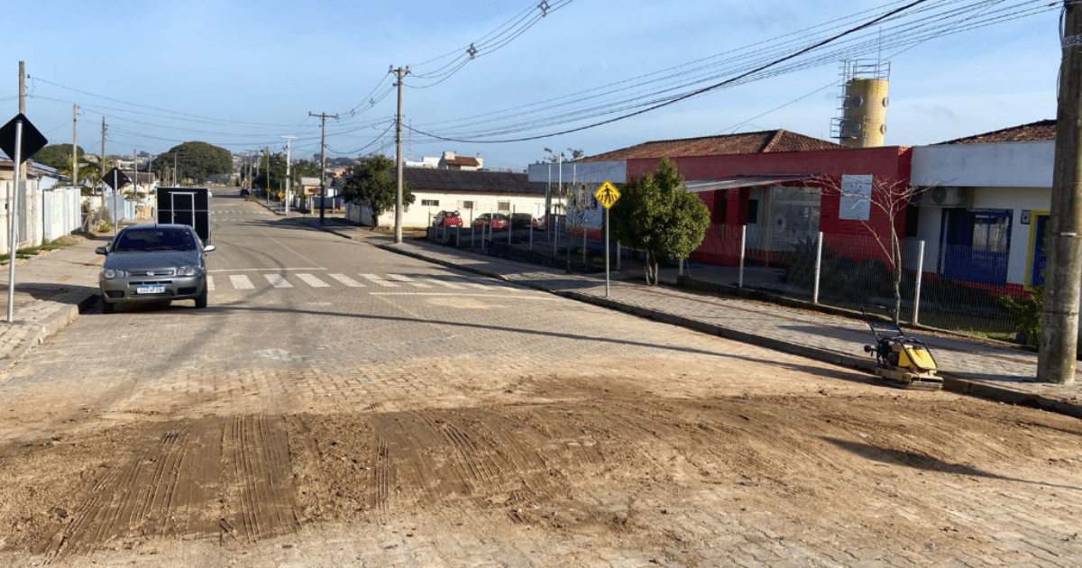 Rua Amaro Lopes recebe dois novos quebra-molas após pedidos dos moradores