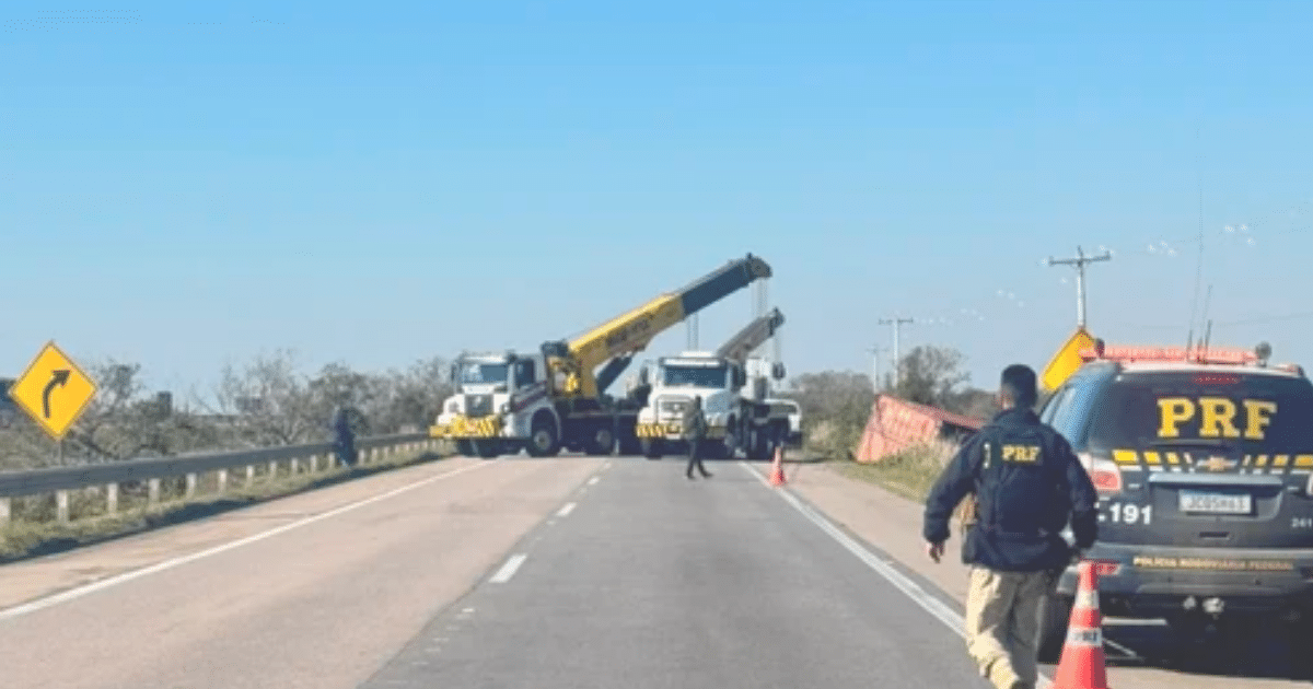 Bloqueio na BR-392 causa fila de mais de três quilômetros entre Pelotas e Rio Grande